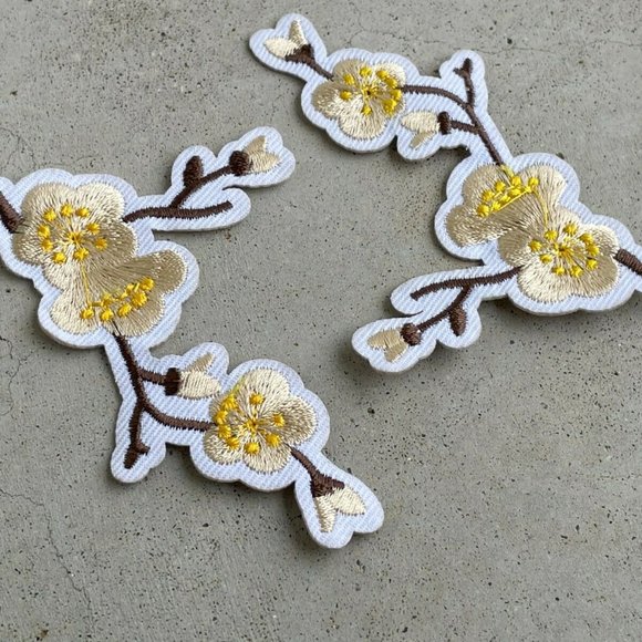 Embroidery Patches Iron On Applique Craft Clothes Flower Patches Lot of 2 - Picture 5 of 9